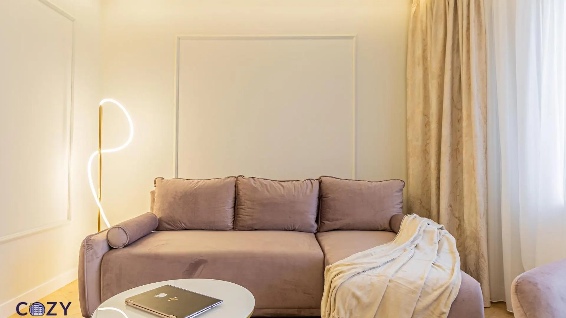 Cozy Premium Collection - Studios & Suites Bukarest 0*,