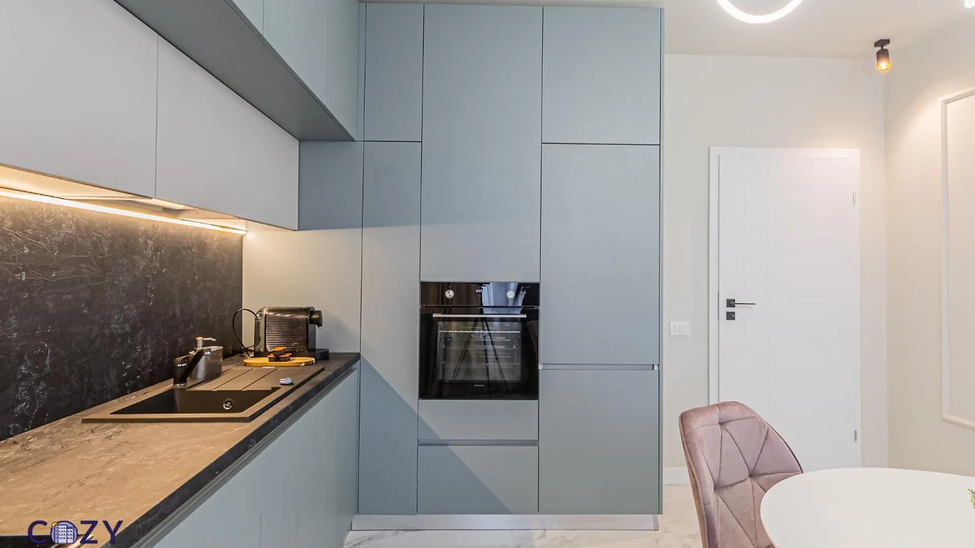 Cozy Premium Collection - Studios & Suites Bukarest Lägenhet